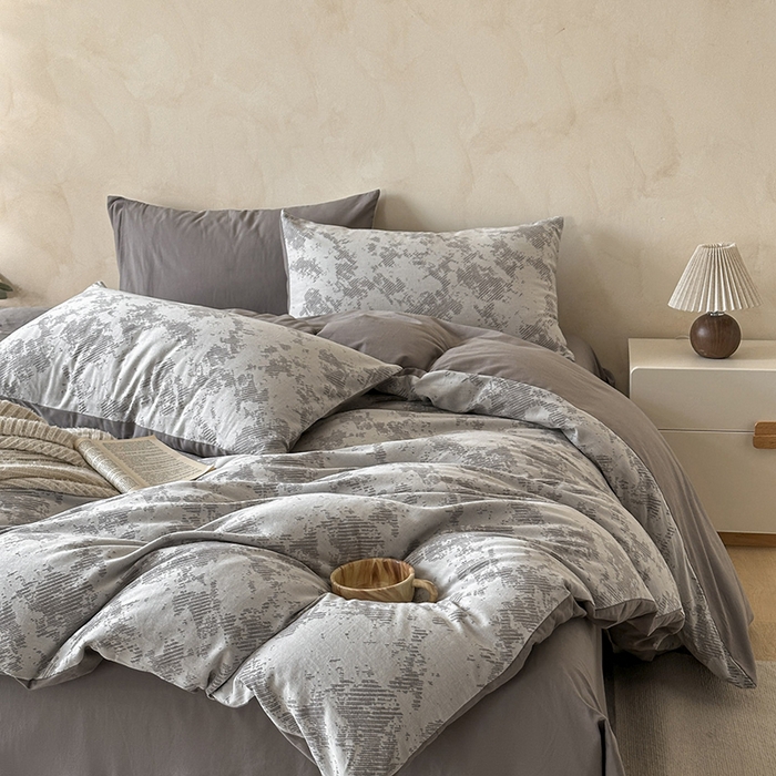 91家纺网 家纺一手货源 找家纺 小叮当家纺仓储工厂店 2025新款(买家秀 不断货)亲肤A类母婴级全棉纯棉三层纱色织提花磨毛四件套素影 素影-静谧-灰