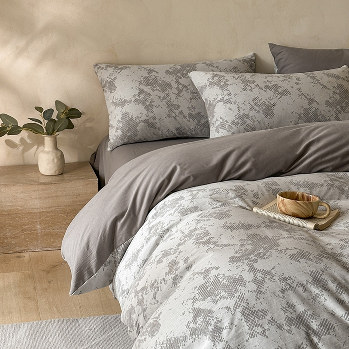 91家纺网 家纺一手货源 找家纺 小叮当家纺仓储工厂店 2025新款(买家秀 不断货)亲肤A类母婴级全棉纯棉三层纱色织提花磨毛四件套素影 素影-静谧-灰