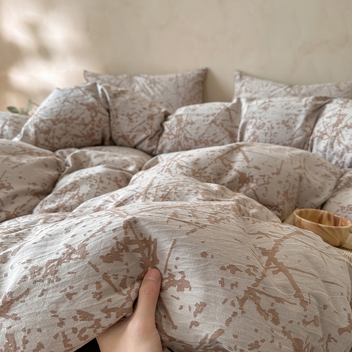 91家纺网 家纺一手货源 找家纺 小叮当家纺仓储工厂店 2025新款(买家秀 不断货)亲肤A类母婴级全棉纯棉三层纱色织提花磨毛四件套素影 素影-烟花-咖