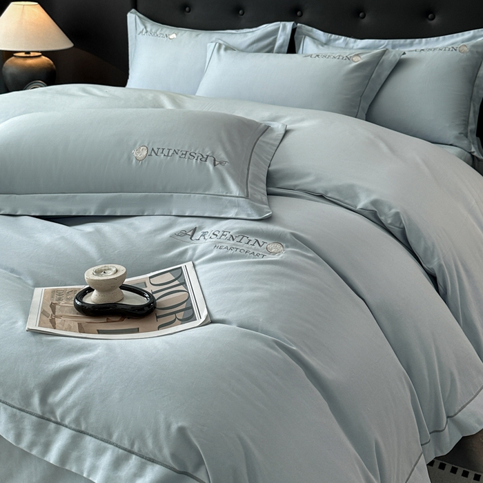 91家纺网 家纺一手货源 找家纺 小叮当家纺仓储工厂店 2025新款(买家秀 不断货)A类全棉长绒棉纯棉加厚刺绣磨毛四件套-邂逅 邂逅-云天蓝灰