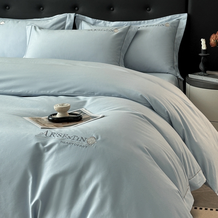 91家纺网 家纺一手货源 找家纺 小叮当家纺仓储工厂店 2025新款(买家秀 不断货)A类全棉长绒棉纯棉加厚刺绣磨毛四件套-邂逅 邂逅-云天蓝灰