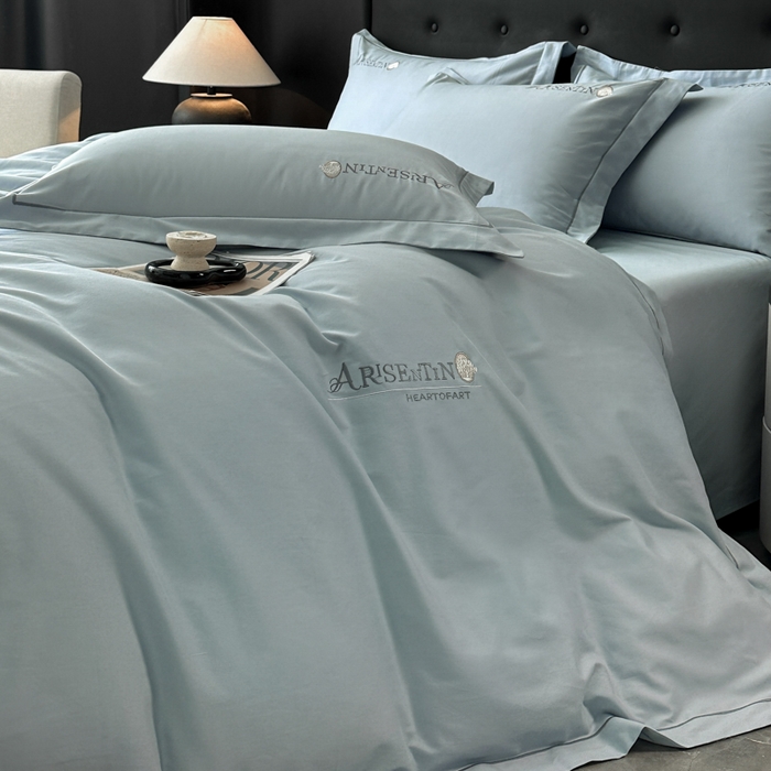 91家纺网 家纺一手货源 找家纺 小叮当家纺仓储工厂店 2025新款(买家秀 不断货)A类全棉长绒棉纯棉加厚刺绣磨毛四件套-邂逅 邂逅-云天蓝灰