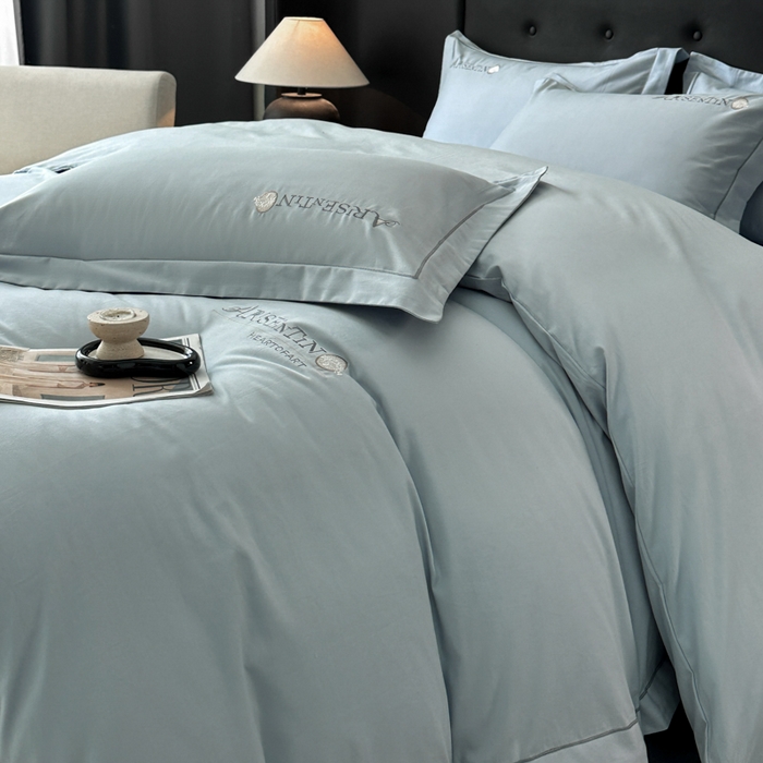 91家纺网 家纺一手货源 找家纺 小叮当家纺仓储工厂店 2025新款(买家秀 不断货)A类全棉长绒棉纯棉加厚刺绣磨毛四件套-邂逅 邂逅-云天蓝灰