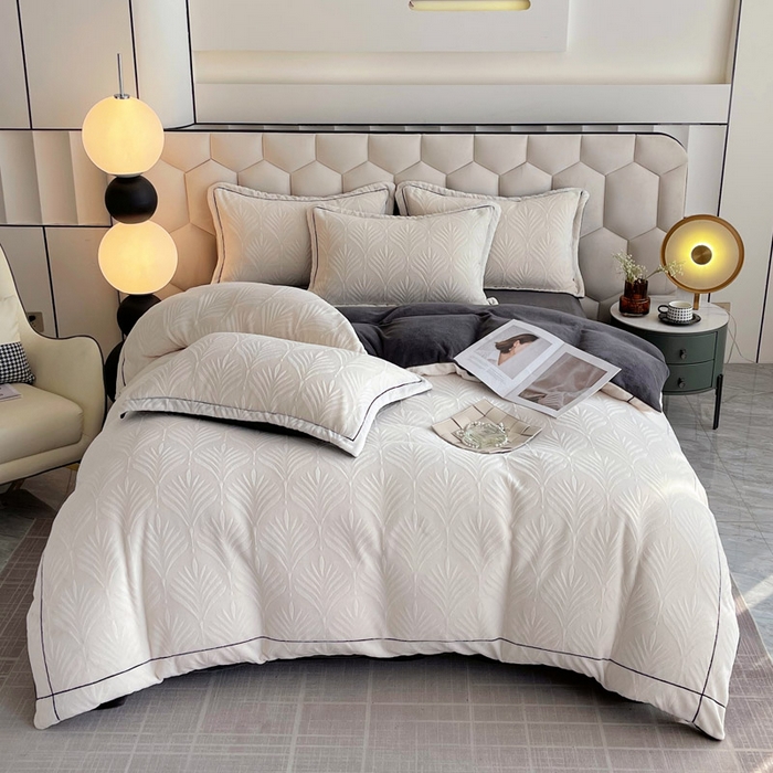 91家纺网 家纺一手货源 找家纺 （总）慕希家纺 2025新款高克重牛奶绒雕花四件套-秘境