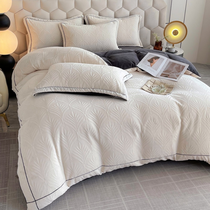 91家纺网 家纺一手货源 找家纺 （总）慕希家纺 2025新款高克重牛奶绒雕花四件套-秘境