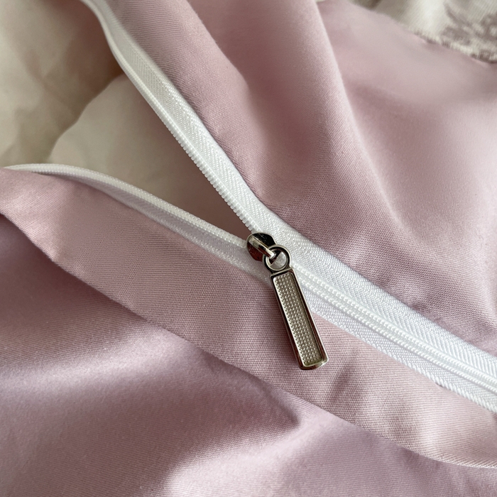 91家纺网 家纺一手货源 找家纺 小叮当家纺仓储工厂店 2025新款秋冬(买家秀 不断货)A类亲肤全棉纯棉色织水洗三层纱提花纯棉四件套 浪漫花韵-棕