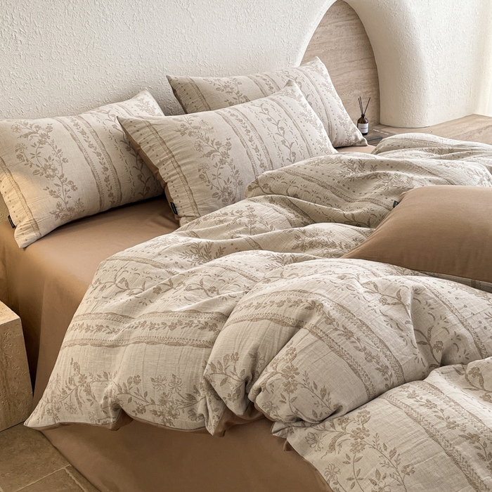 91家纺网 家纺一手货源 找家纺 小叮当家纺仓储工厂店 2025新款秋冬(买家秀 不断货)A类亲肤全棉纯棉色织水洗三层纱提花纯棉四件套 浪漫花韵-咖