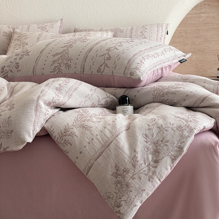 91家纺网 家纺一手货源 找家纺 小叮当家纺仓储工厂店 2025新款秋冬(买家秀 不断货)A类亲肤全棉纯棉色织水洗三层纱提花纯棉四件套 浪漫花韵-棕