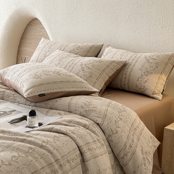 91家纺网 家纺一手货源 找家纺 小叮当家纺仓储工厂店 2025新款秋冬(买家秀 不断货)A类亲肤全棉纯棉色织水洗三层纱提花纯棉四件套 浪漫花韵-咖