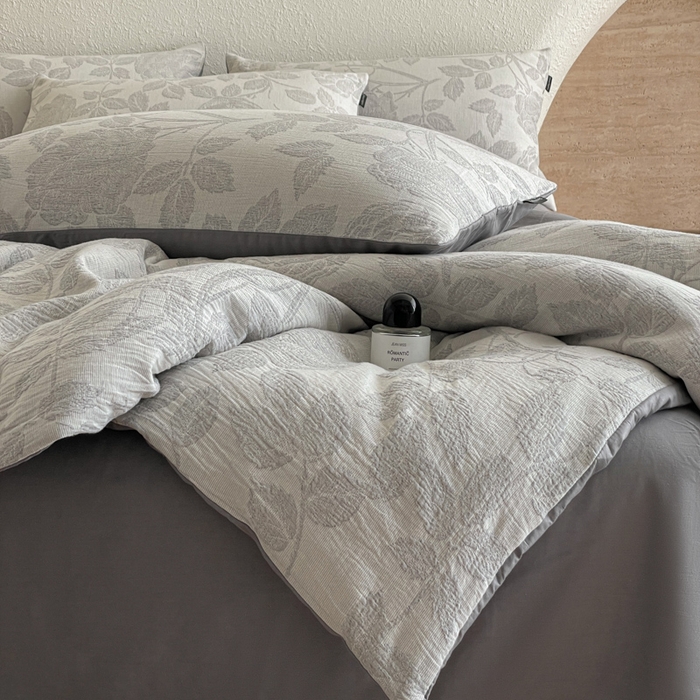 91家纺网 家纺一手货源 找家纺 小叮当家纺仓储工厂店 2025新款秋冬(买家秀 不断货)A类亲肤全棉纯棉色织水洗三层纱提花纯棉四件套 望月-灰