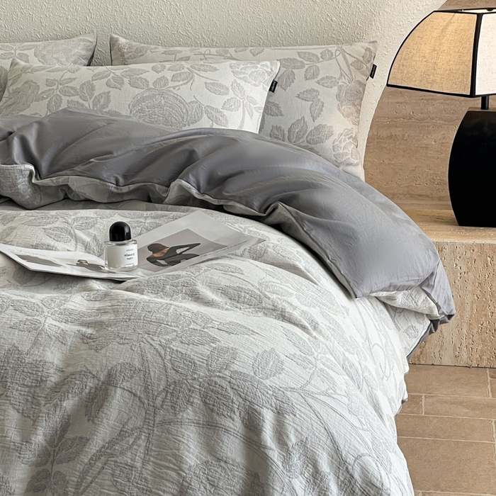 91家纺网 家纺一手货源 找家纺 小叮当家纺仓储工厂店 2025新款秋冬(买家秀 不断货)A类亲肤全棉纯棉色织水洗三层纱提花纯棉四件套 望月-灰