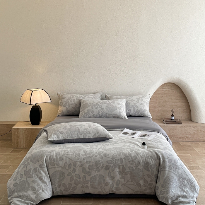 91家纺网 家纺一手货源 找家纺 小叮当家纺仓储工厂店 2025新款秋冬(买家秀 不断货)A类亲肤全棉纯棉色织水洗三层纱提花纯棉四件套 望月-灰