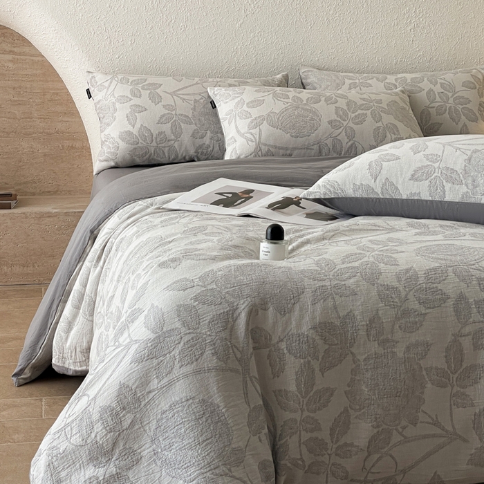 91家纺网 家纺一手货源 找家纺 小叮当家纺仓储工厂店 2025新款秋冬(买家秀 不断货)A类亲肤全棉纯棉色织水洗三层纱提花纯棉四件套 望月-灰