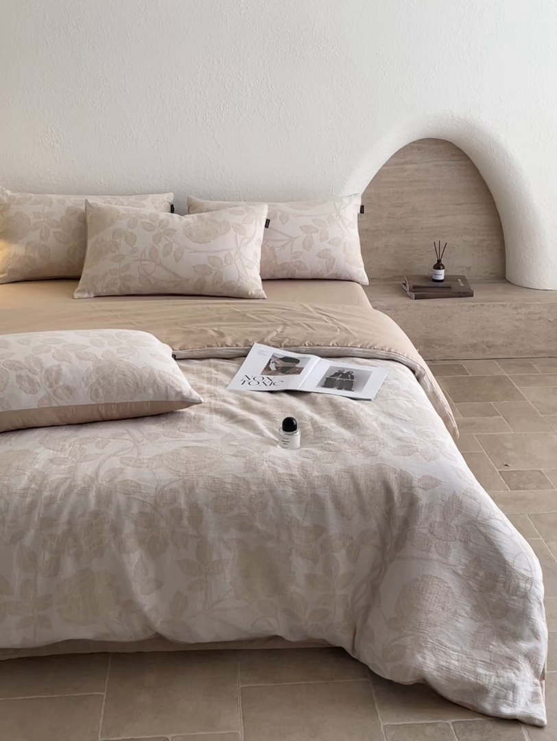 91家纺网 家纺一手货源 找家纺 小叮当家纺仓储工厂店 2025新款秋冬(买家秀 不断货)A类亲肤全棉纯棉色织水洗三层纱提花纯棉四件套 望月-咖