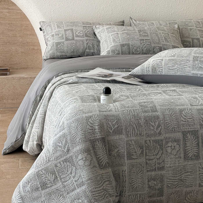 91家纺网 家纺一手货源 找家纺 小叮当家纺仓储工厂店 2025新款秋冬(买家秀 不断货)A类亲肤全棉纯棉色织水洗三层纱提花纯棉四件套 棕榈韵致-灰