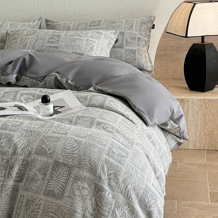 91家纺网 家纺一手货源 找家纺 小叮当家纺仓储工厂店 2025新款秋冬(买家秀 不断货)A类亲肤全棉纯棉色织水洗三层纱提花纯棉四件套 棕榈韵致-灰