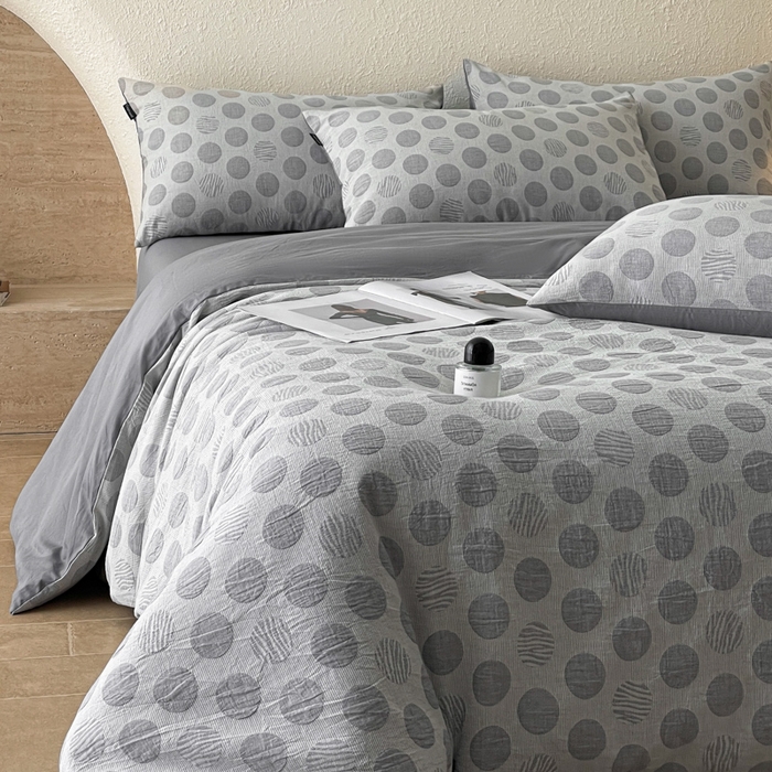 91家纺网 家纺一手货源 找家纺 小叮当家纺仓储工厂店 2025新款秋冬(买家秀 不断货)A类亲肤全棉纯棉色织水洗三层纱提花纯棉四件套 波妞-灰