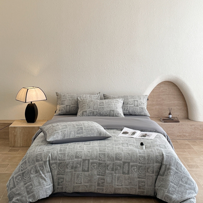 91家纺网 家纺一手货源 找家纺 小叮当家纺仓储工厂店 2025新款秋冬(买家秀 不断货)A类亲肤全棉纯棉色织水洗三层纱提花纯棉四件套 棕榈韵致-灰