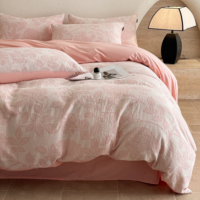 91家纺网 家纺一手货源 找家纺 小叮当家纺仓储工厂店 2025新款秋冬(买家秀 不断货)A类亲肤全棉纯棉色织水洗三层纱提花纯棉四件套 望月-粉