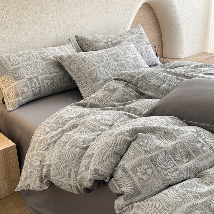 91家纺网 家纺一手货源 找家纺 小叮当家纺仓储工厂店 2025新款秋冬(买家秀 不断货)A类亲肤全棉纯棉色织水洗三层纱提花纯棉四件套 棕榈韵致-灰