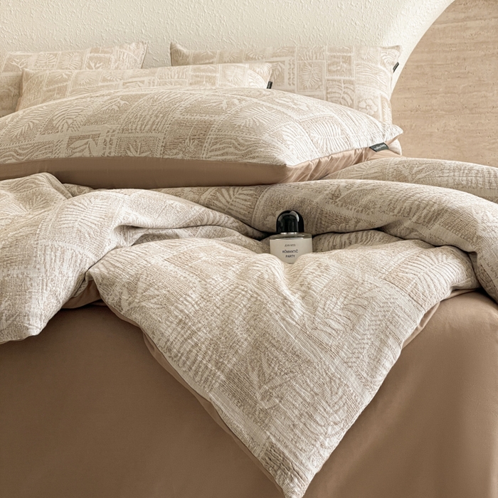 91家纺网 家纺一手货源 找家纺 小叮当家纺仓储工厂店 2025新款秋冬(买家秀 不断货)A类亲肤全棉纯棉色织水洗三层纱提花纯棉四件套 棕榈韵致-咖