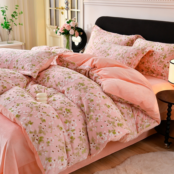 91家纺网 家纺一手货源 找家纺 （总）畅畅家纺 2025新款亲肤舒适冬季保暖8斤重牛奶绒6D雕花绒床单四件套