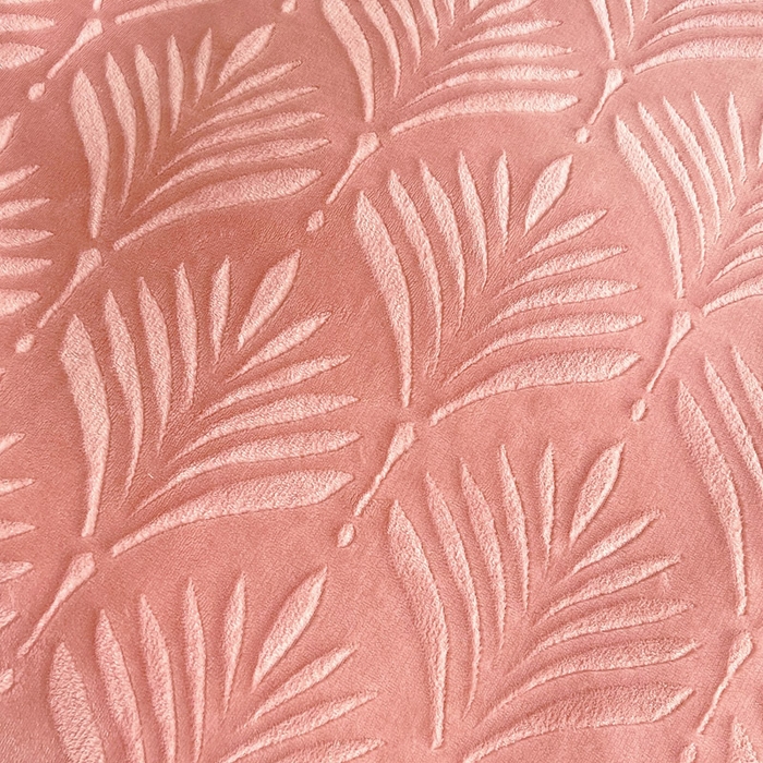 91家纺网 家纺一手货源 找家纺 慕希家纺 2025新款高克重牛奶绒雕花四件套-秘境 秘境-樱花粉