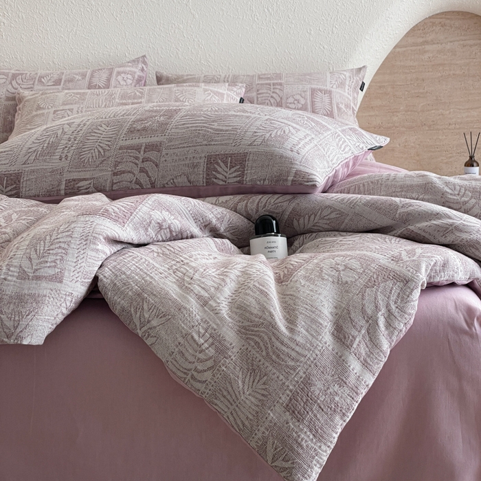 91家纺网 家纺一手货源 找家纺 小叮当家纺仓储工厂店 2025新款秋冬(买家秀 不断货)A类亲肤全棉纯棉色织水洗三层纱提花纯棉四件套 棕榈韵致-棕