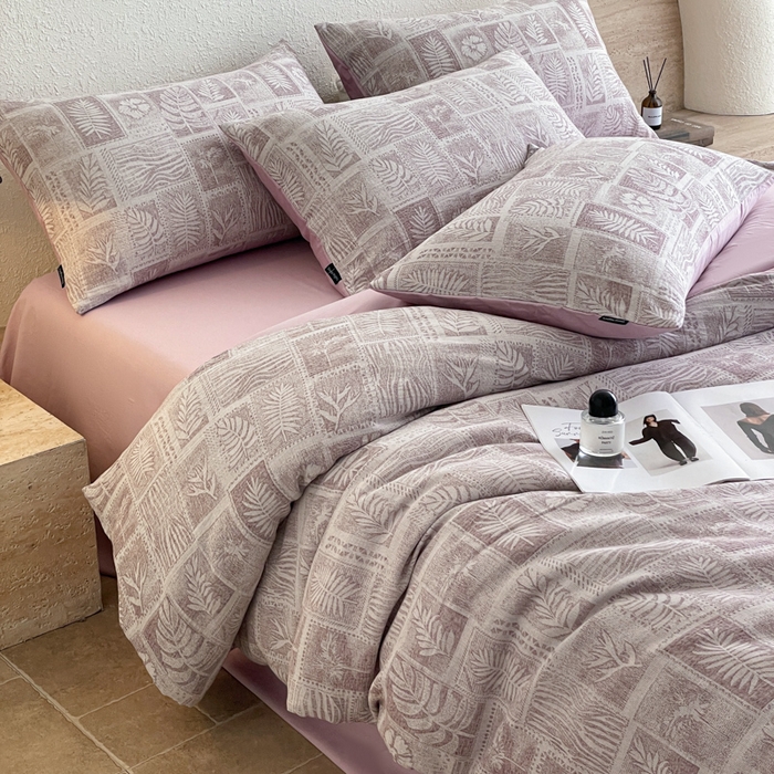 91家纺网 家纺一手货源 找家纺 小叮当家纺仓储工厂店 2025新款秋冬(买家秀 不断货)A类亲肤全棉纯棉色织水洗三层纱提花纯棉四件套 棕榈韵致-棕