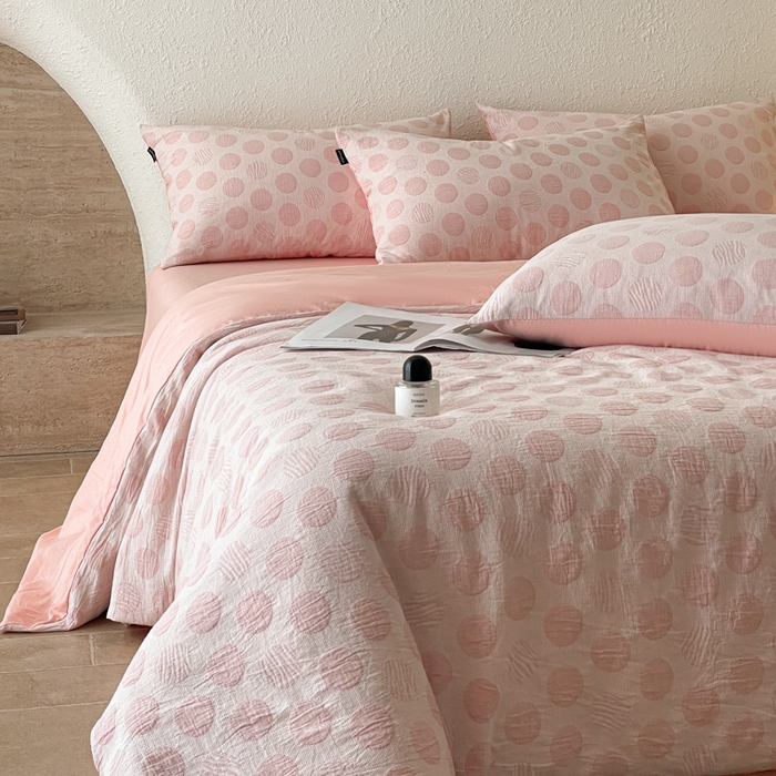 91家纺网 家纺一手货源 找家纺 小叮当家纺仓储工厂店 2025新款秋冬(买家秀 不断货)A类亲肤全棉纯棉色织水洗三层纱提花纯棉四件套 波妞-粉