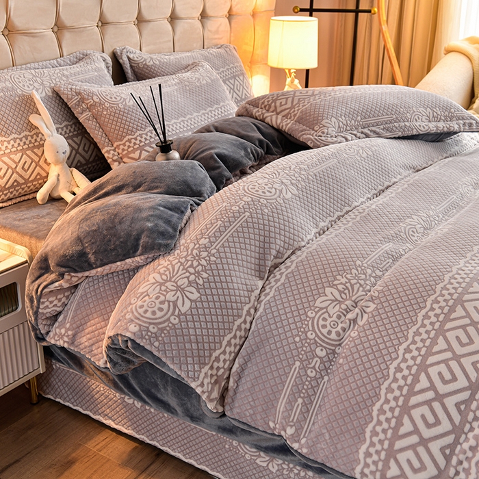 91家纺网 家纺一手货源 找家纺 畅畅家纺 2025新款亲肤舒适冬季保暖8斤重牛奶绒6D雕花绒床单四件套 小方格灰