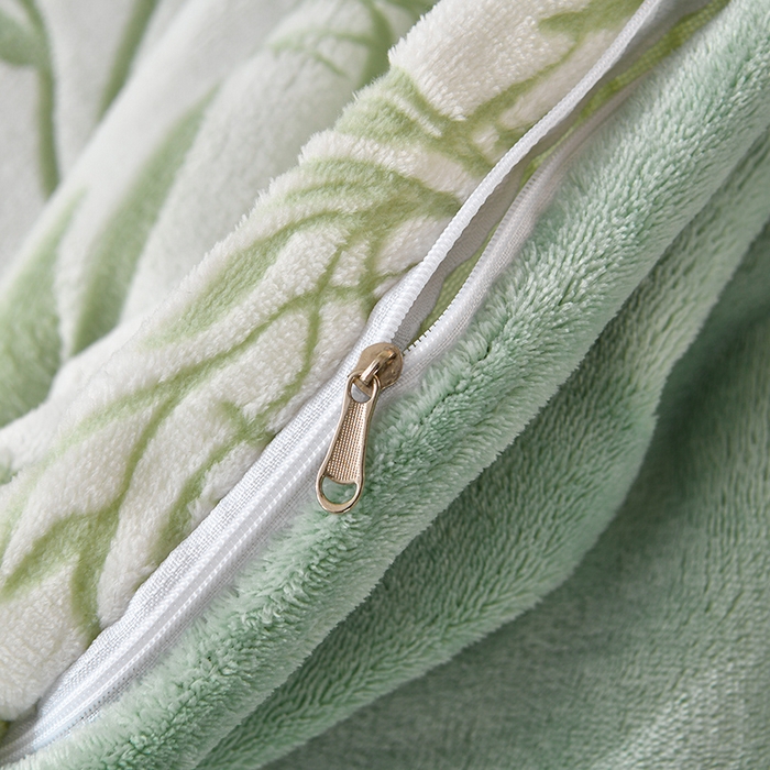 91家纺网 家纺一手货源 找家纺 畅畅家纺 2025新款亲肤舒适冬季保暖8斤重牛奶绒6D雕花绒床单四件套 摇曳-绿