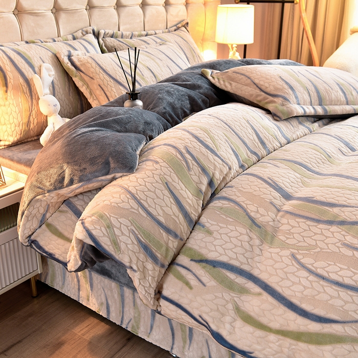 畅畅家纺 2025新款亲肤舒适冬季保暖8斤重牛奶绒6D雕花绒床单四件套 川流不息-兰