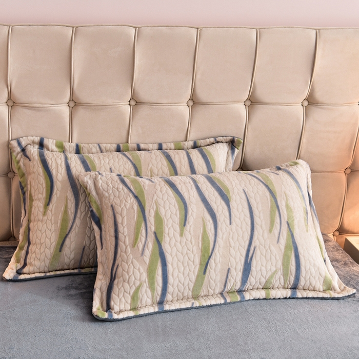 91家纺网 家纺一手货源 找家纺 畅畅家纺 2025新款亲肤舒适冬季保暖8斤重牛奶绒6D雕花绒床单四件套 川流不息-兰