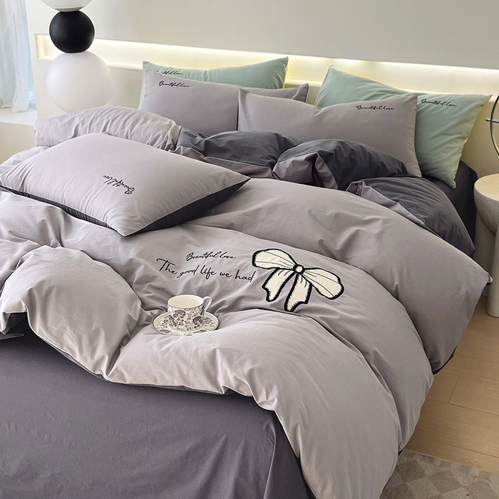 91家纺网 家纺一手货源 找家纺 小叮当家纺仓储工厂店 2025新款(买家秀不断货)A类母婴及全棉纯棉水洗棉刺绣贴布绣四件套--初恋系列 迷雾灰+高级灰