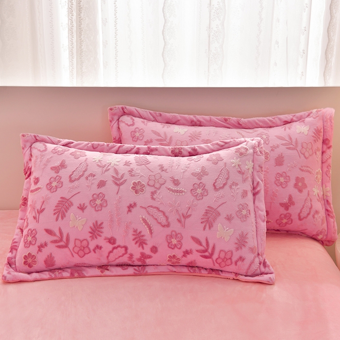 91家纺网 家纺一手货源 找家纺 畅畅家纺 2025新款亲肤舒适冬季保暖8斤重牛奶绒6D雕花绒床单四件套 繁花似锦-红