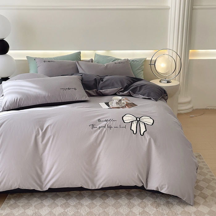 91家纺网 家纺一手货源 找家纺 小叮当家纺仓储工厂店 2025新款(买家秀不断货)A类母婴及全棉纯棉水洗棉刺绣贴布绣四件套--初恋系列 迷雾灰+高级灰