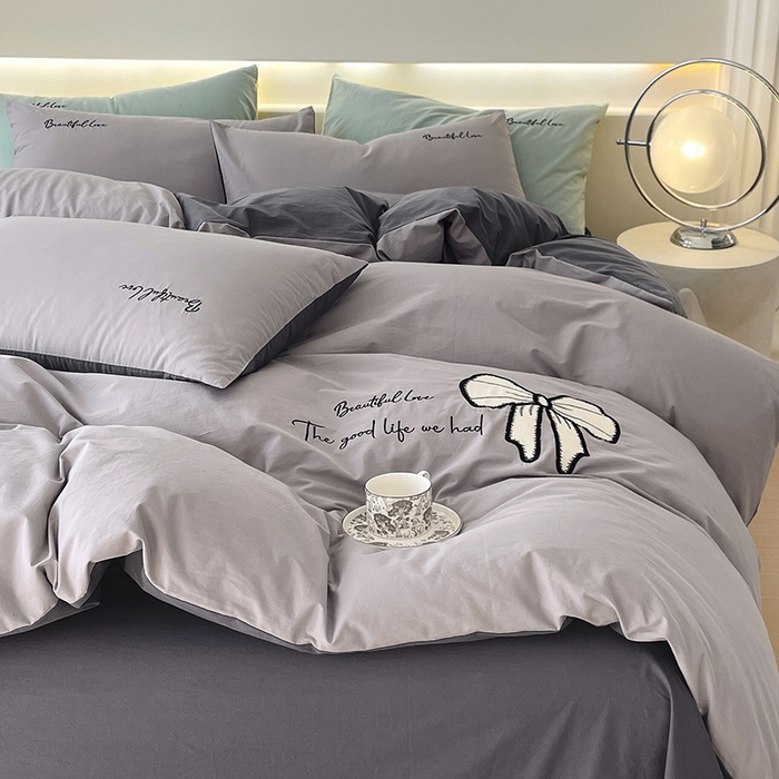 91家纺网 家纺一手货源 找家纺 小叮当家纺仓储工厂店 2025新款(买家秀不断货)A类母婴及全棉纯棉水洗棉刺绣贴布绣四件套--初恋系列 迷雾灰+高级灰