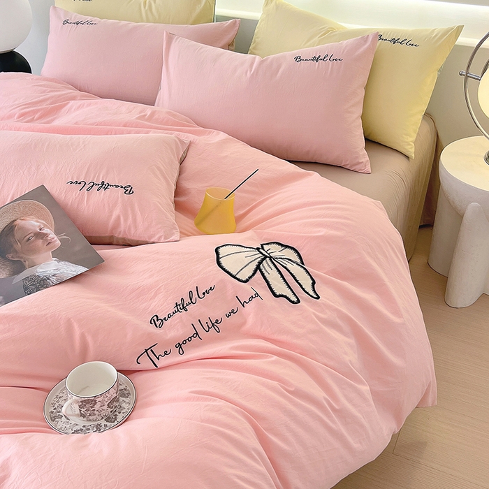 91家纺网 家纺一手货源 找家纺 小叮当家纺仓储工厂店 2025新款(买家秀不断货)A类母婴及全棉纯棉水洗棉刺绣贴布绣四件套--初恋系列 粉玉+卡其