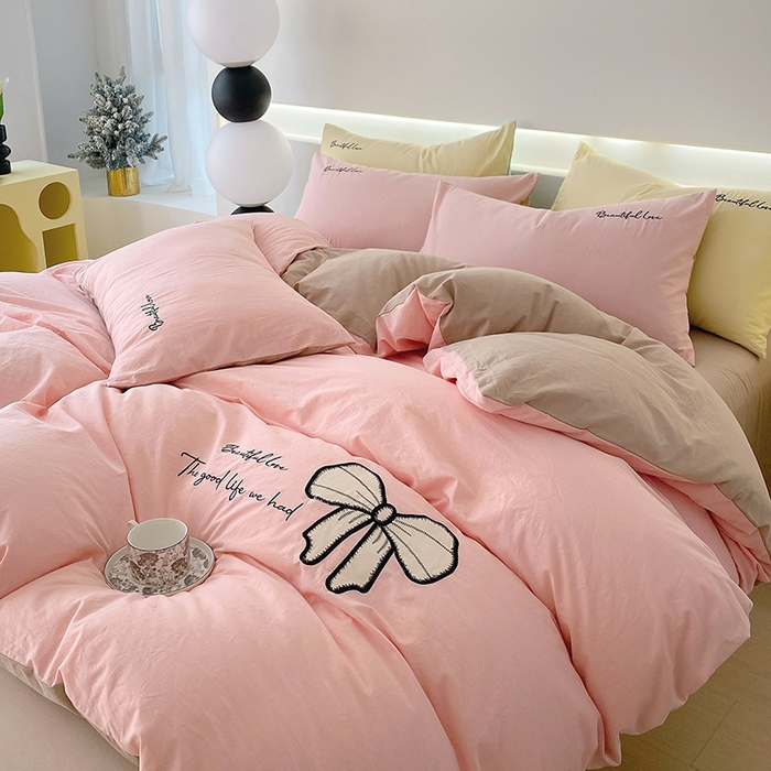 91家纺网 家纺一手货源 找家纺 小叮当家纺仓储工厂店 2025新款(买家秀不断货)A类母婴及全棉纯棉水洗棉刺绣贴布绣四件套--初恋系列 粉玉+卡其