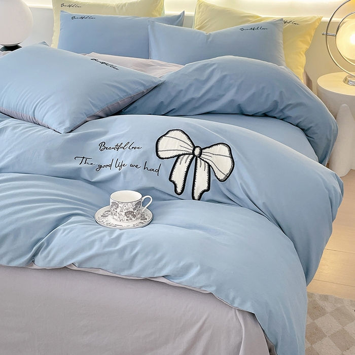 小叮当家纺仓储工厂店 2025新款(买家秀不断货)A类母婴及全棉纯棉水洗棉刺绣贴布绣四件套--初恋系列 梵星蓝+迷雾灰