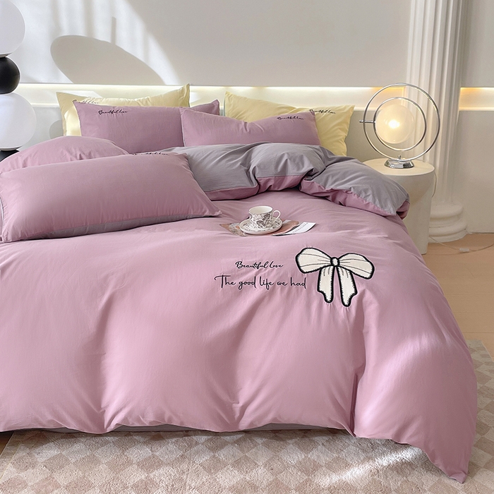 91家纺网 家纺一手货源 找家纺 小叮当家纺仓储工厂店 2025新款(买家秀不断货)A类母婴及全棉纯棉水洗棉刺绣贴布绣四件套--初恋系列 曼樾紫+迷雾灰