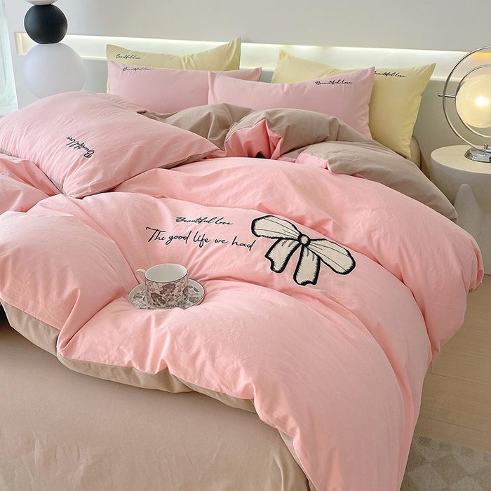 小叮当家纺仓储工厂店 2025新款(买家秀不断货)A类母婴及全棉纯棉水洗棉刺绣贴布绣四件套--初恋系列 粉玉+卡其