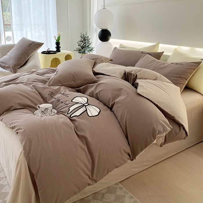 91家纺网 家纺一手货源 找家纺 小叮当家纺仓储工厂店 2025新款(买家秀不断货)A类母婴及全棉纯棉水洗棉刺绣贴布绣四件套--初恋系列 班尼咖+卡其