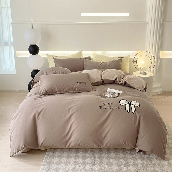 91家纺网 家纺一手货源 找家纺 小叮当家纺仓储工厂店 2025新款(买家秀不断货)A类母婴及全棉纯棉水洗棉刺绣贴布绣四件套--初恋系列 班尼咖+卡其