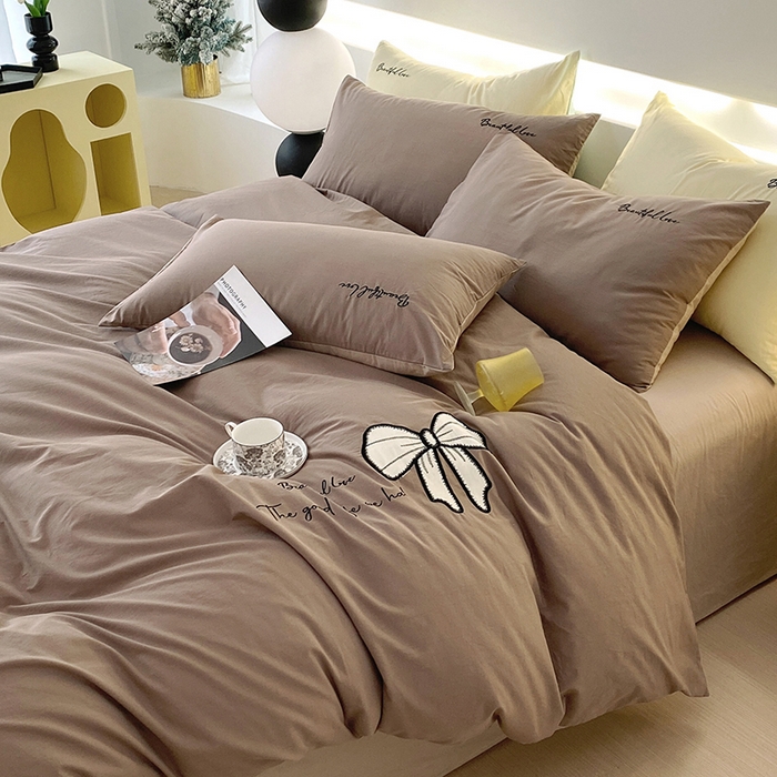 91家纺网 家纺一手货源 找家纺 小叮当家纺仓储工厂店 2025新款(买家秀不断货)A类母婴及全棉纯棉水洗棉刺绣贴布绣四件套--初恋系列 班尼咖+卡其