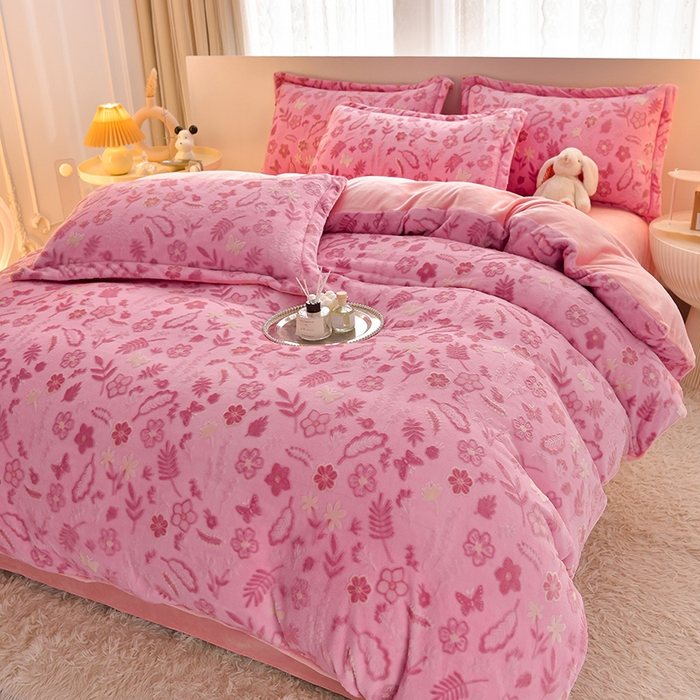 91家纺网 家纺一手货源 找家纺 畅畅家纺 2025新款亲肤舒适冬季保暖8斤重牛奶绒6D雕花绒床单四件套 繁花似锦-红