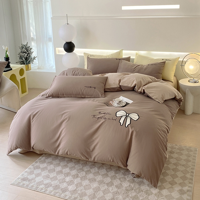 91家纺网 家纺一手货源 找家纺 小叮当家纺仓储工厂店 2025新款(买家秀不断货)A类母婴及全棉纯棉水洗棉刺绣贴布绣四件套--初恋系列 班尼咖+卡其