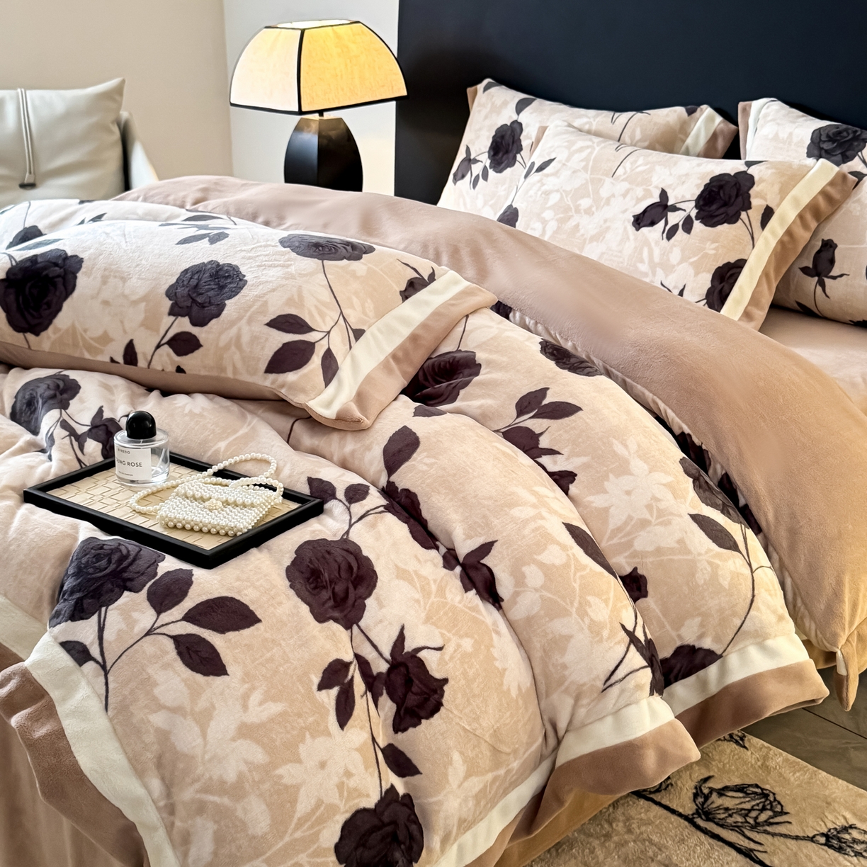 91家纺网 家纺一手货源 找家纺 （总）KA家纺 2025新款秋冬轻奢高克重双拼角牛奶绒四件套