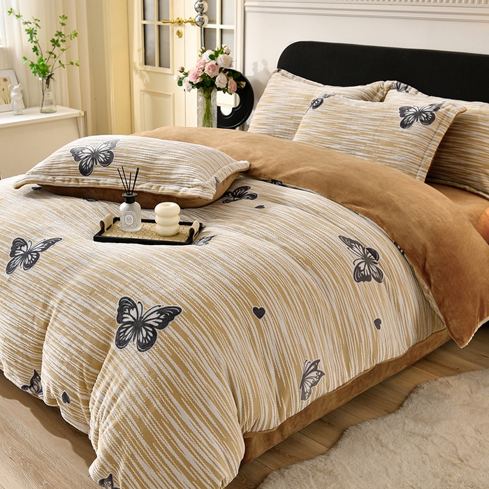 91家纺网 家纺一手货源 找家纺 畅畅家纺 2025新款亲肤舒适冬季保暖8斤重牛奶绒6D雕花绒床单四件套 蝴蝶-棕